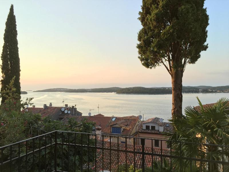 Apartment with Sea View image 3