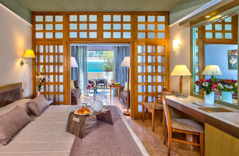 Junior Suite with Private Pool image 2