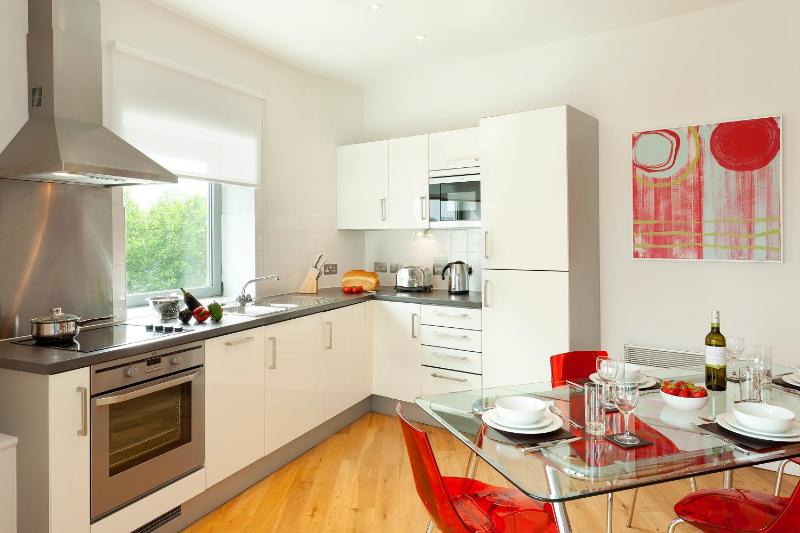 Superior One-Bedroom Apartment image 3