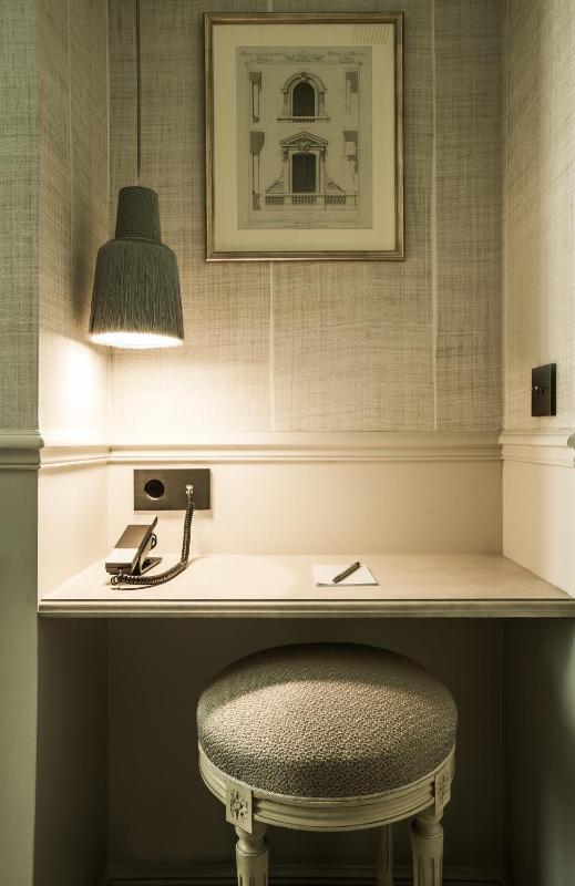 Executive Room image 3