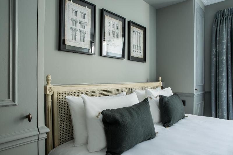 Deluxe Double Room image 2