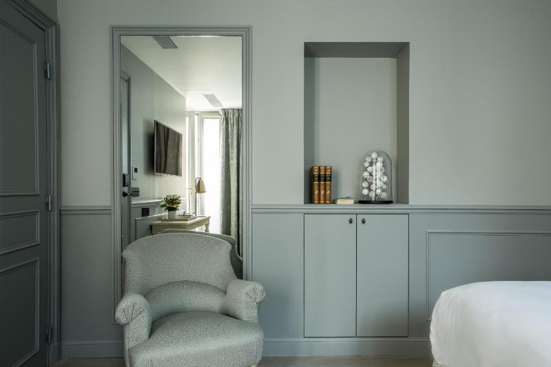 Deluxe Double Room image 3