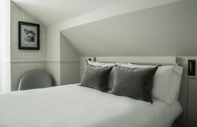 Superior Double Room image 3