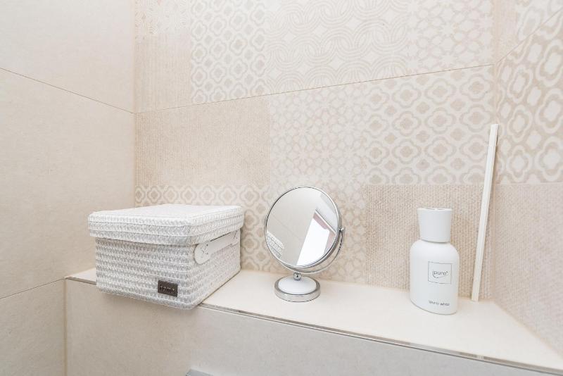 Deluxe Two Bedroom Apartment with Balcony image 2