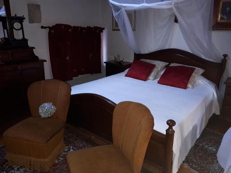 Double Room image 4