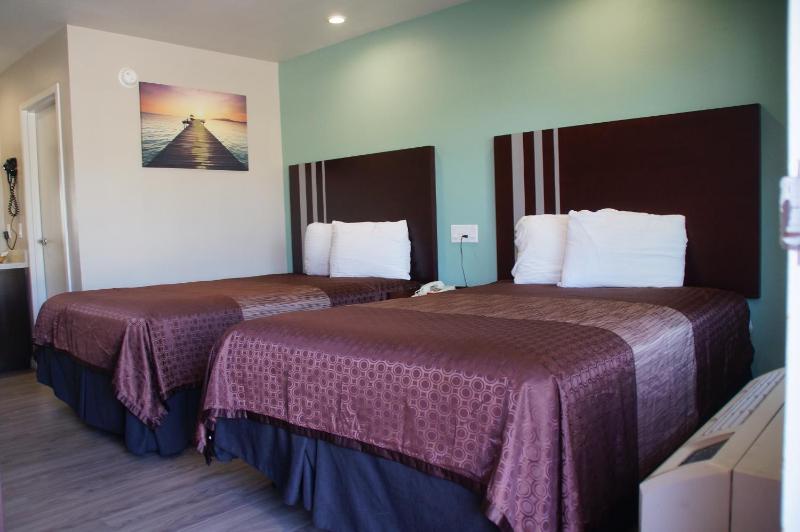 Double Room with Two Double Beds image 3