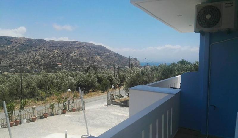 Two-Bedroom Apartment with Mountain View image 2