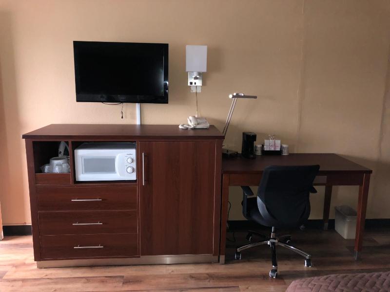 Queen Room with Two Queen Beds image 3