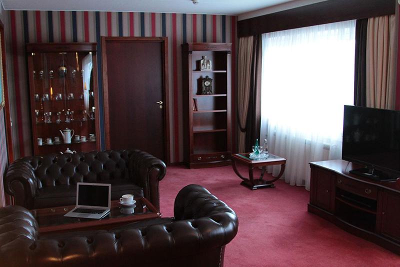 Presidential Suite image 2