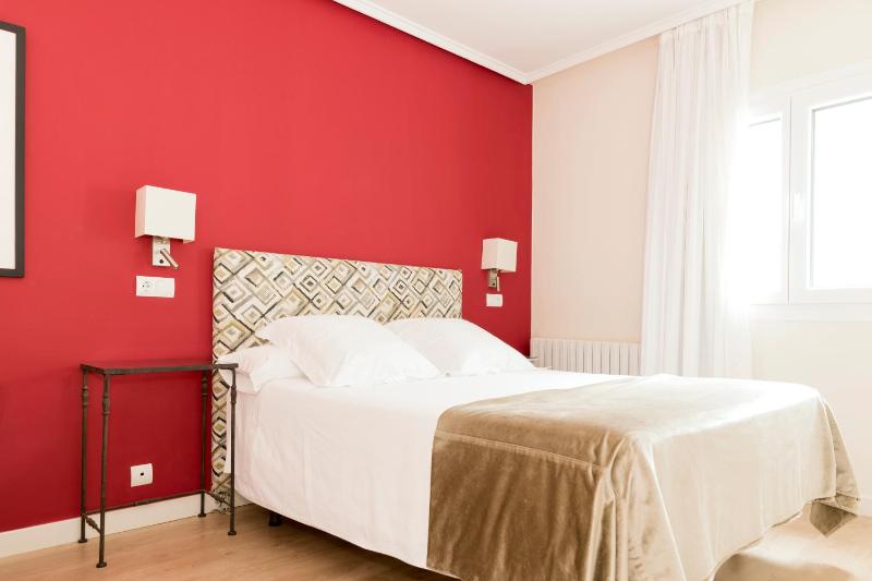 Double or Twin Room image 3