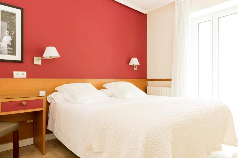 Double or Twin Room image 2