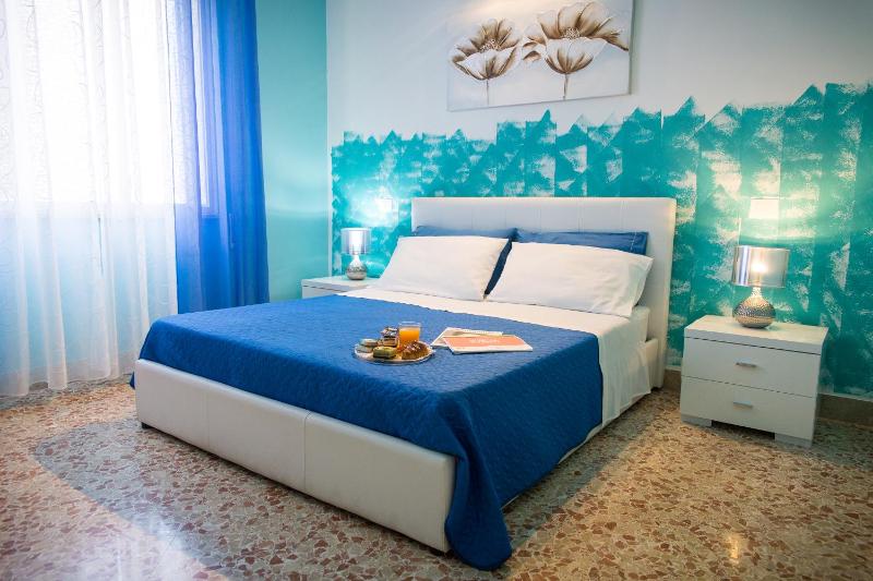 Double Room image 4