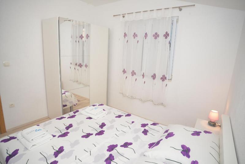 Standard One-Bedroom Apartment with Balcony image 2