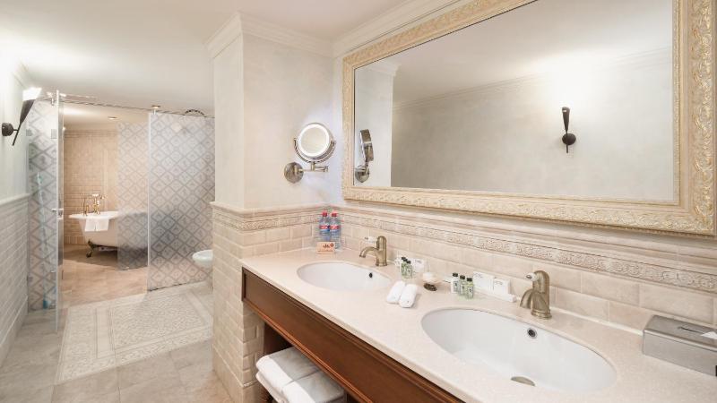 King's Suite SPA included image 1