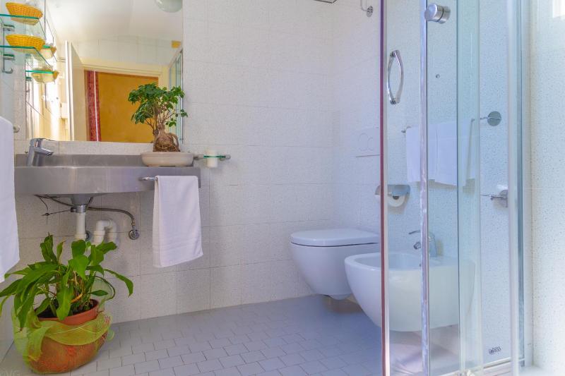 Double or Twin Room image 4
