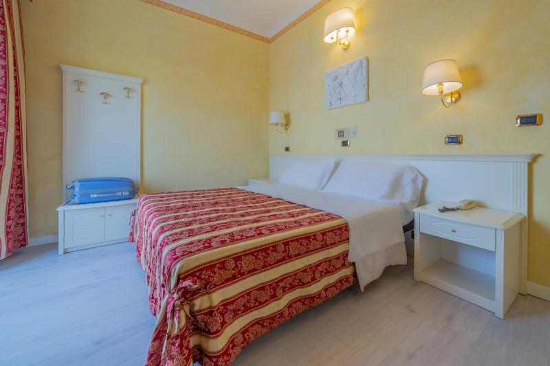 Double or Twin Room image 3