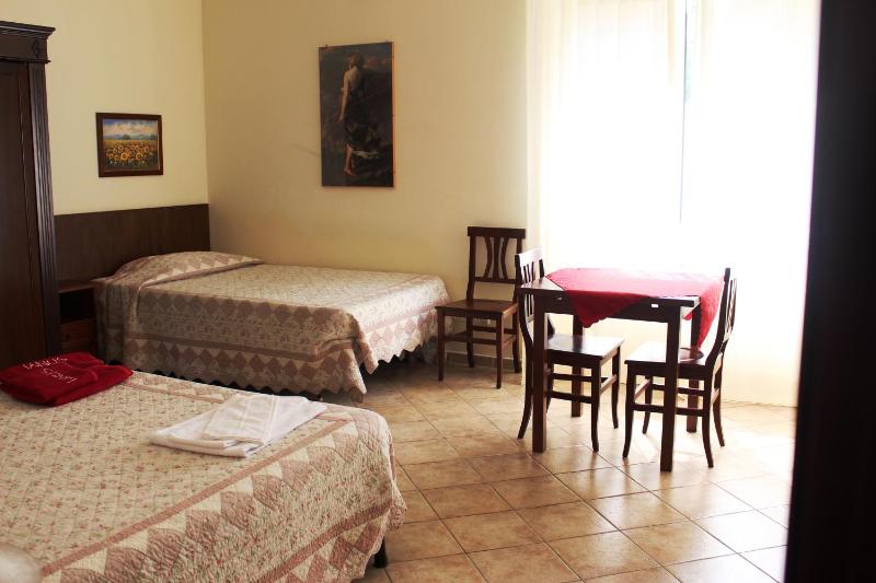 Superior Triple Room image 3