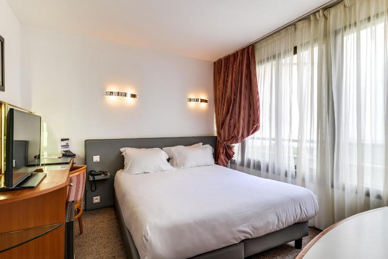 Superior Twin Room image 3