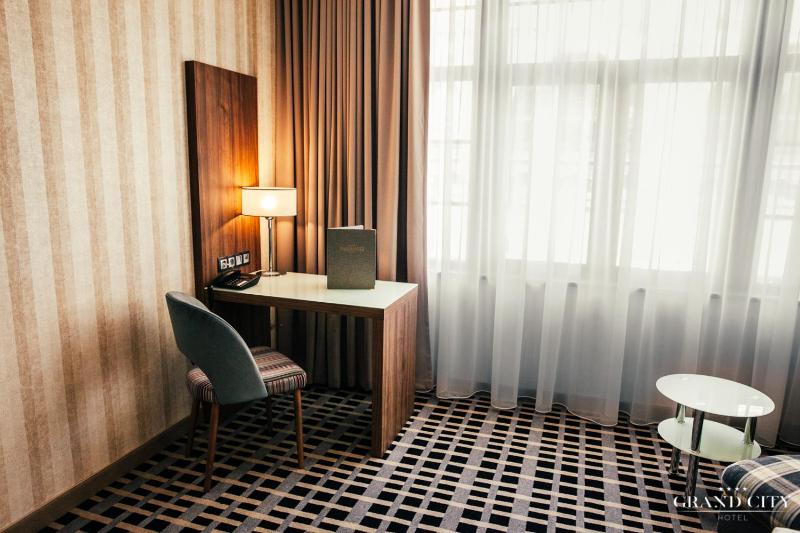 Standard Queen Room image 1