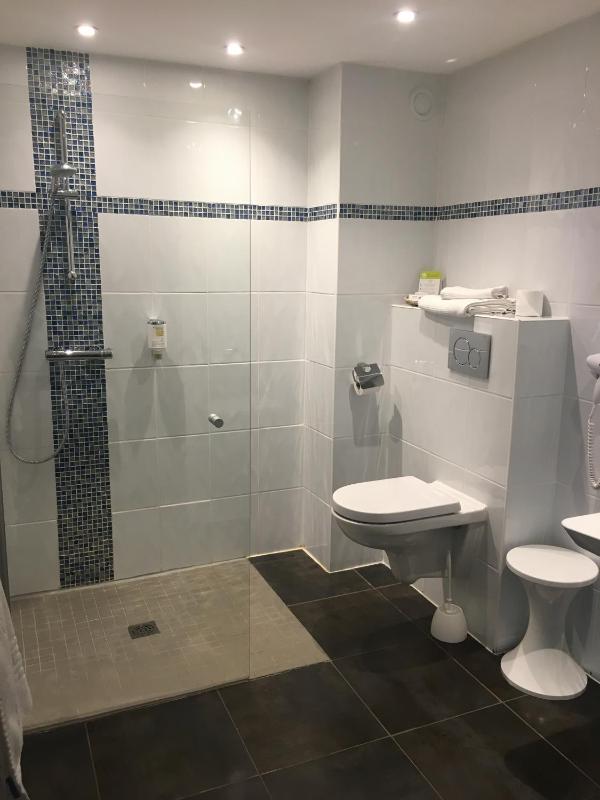 Quadruple Room image 2