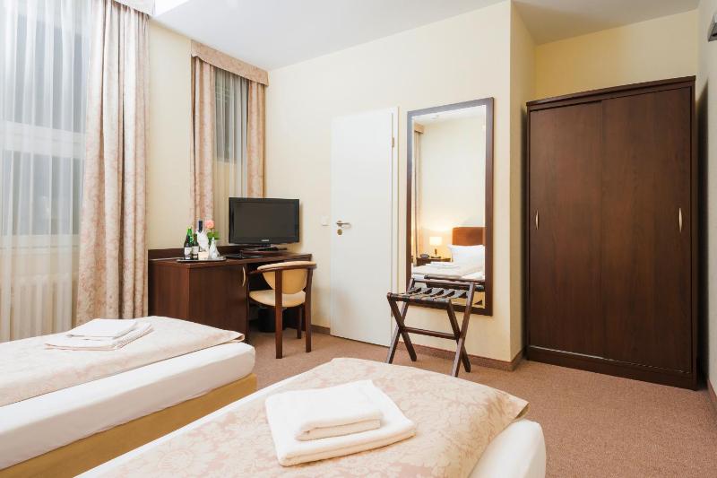 Upper Room Hotel Kurfürstendamm - image 12