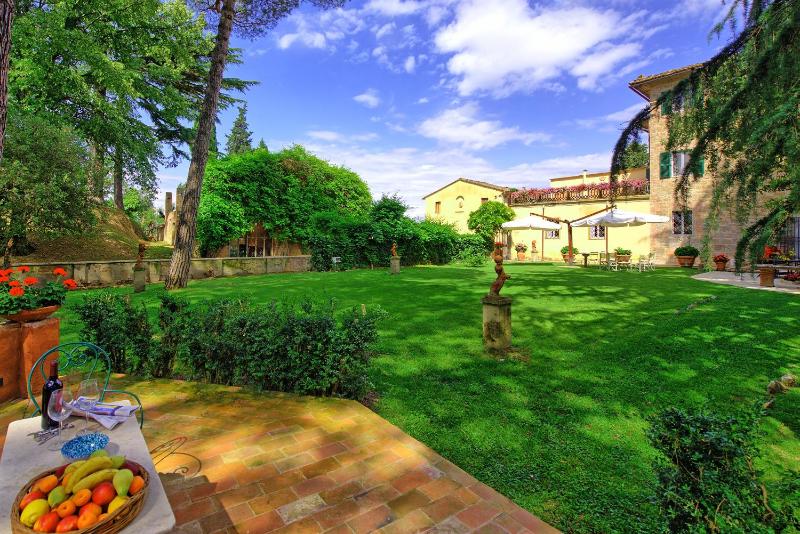 Ten-Bedroom Villa image 4