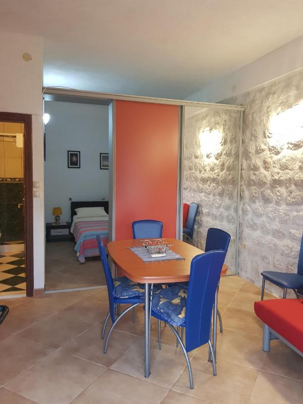 One-Bedroom Apartment image 4
