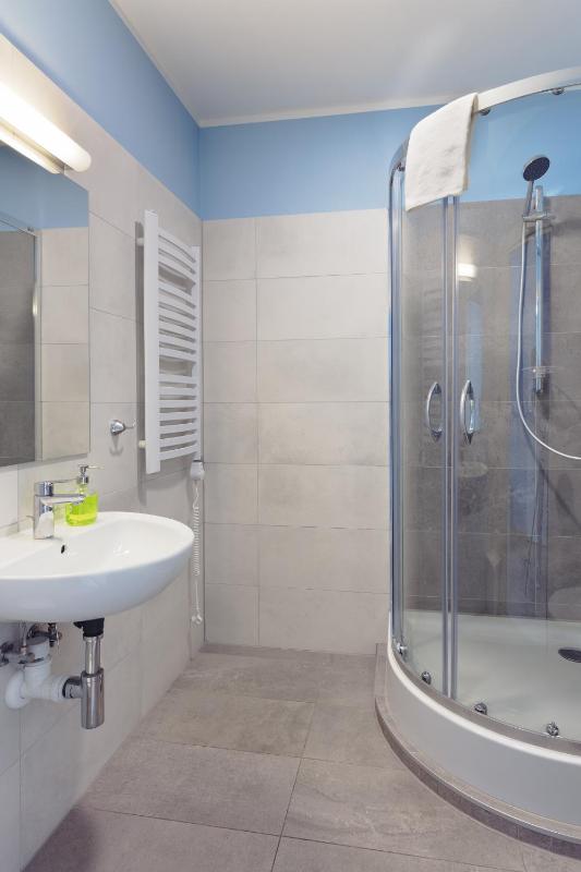 Triple Room with Private Bathroom image 3