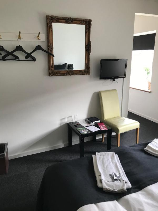 Double or Twin Room image 4