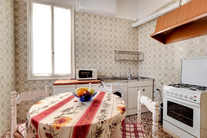 One-Bedroom Apartment image 3