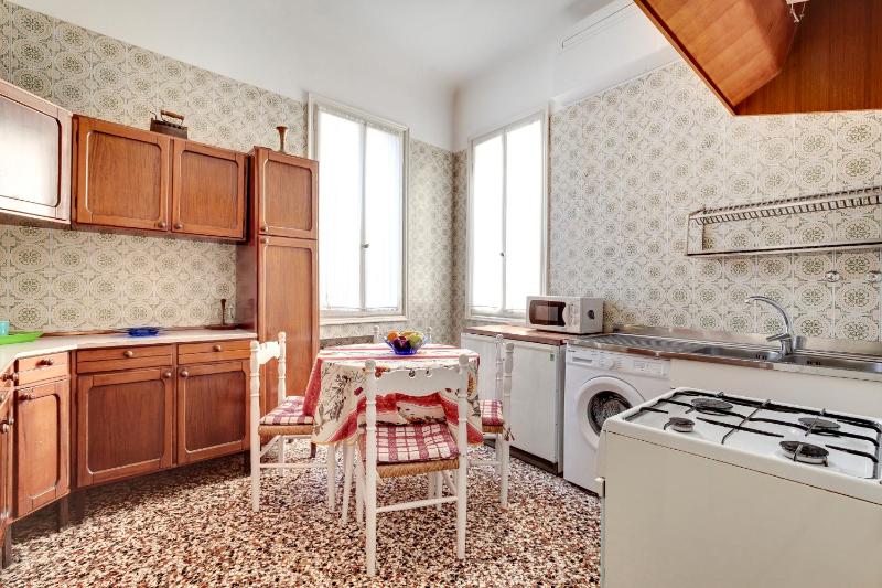 One-Bedroom Apartment image 2