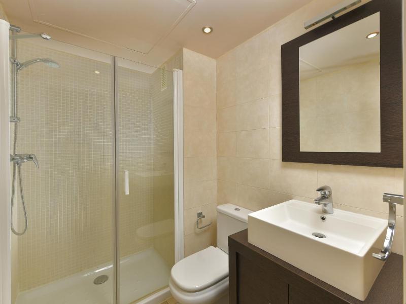 Three-Bedroom Apartment with Partial Sea View image 2