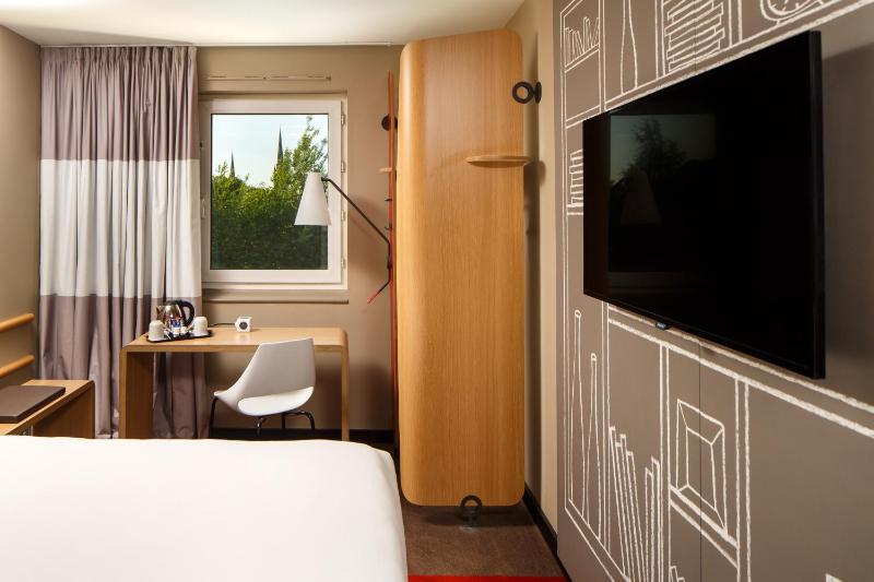Double Room image 3