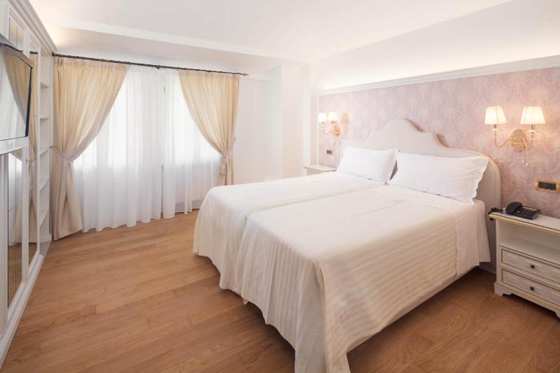 Classic Double or Twin Room image 2