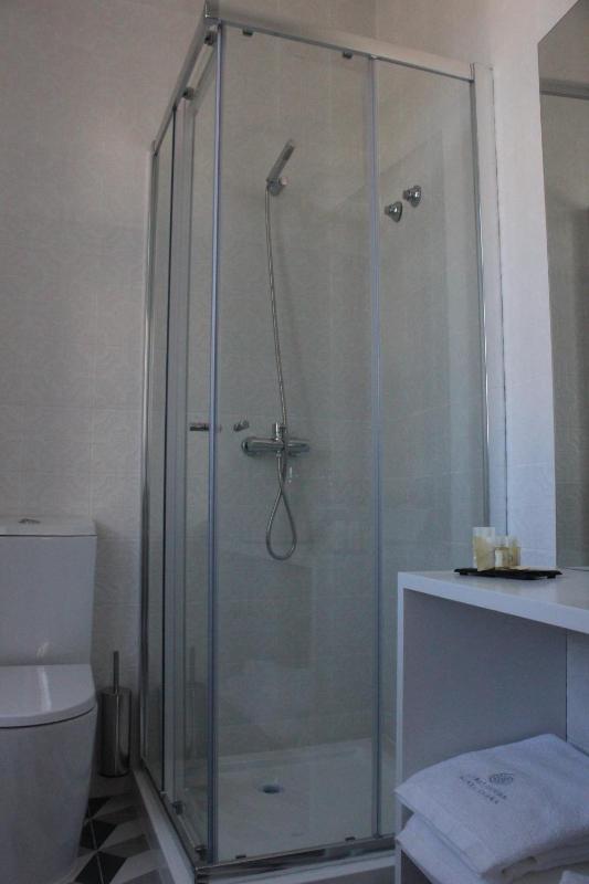 Deluxe Double or Twin Room with City View image 3