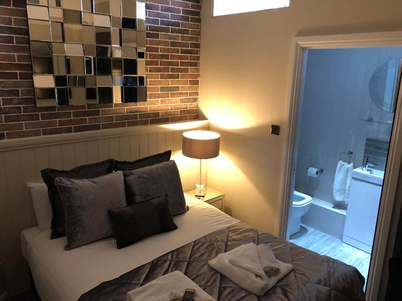 Standard Double Room image 2