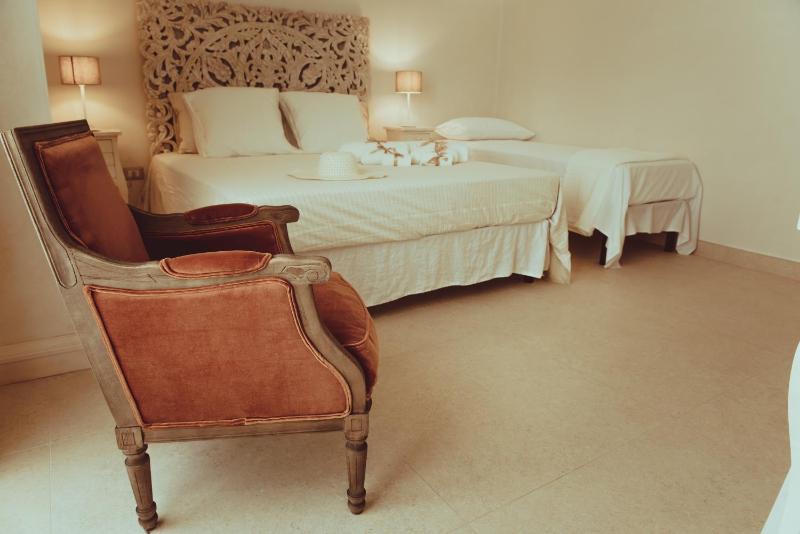 Deluxe Triple Room with Sea View image 3