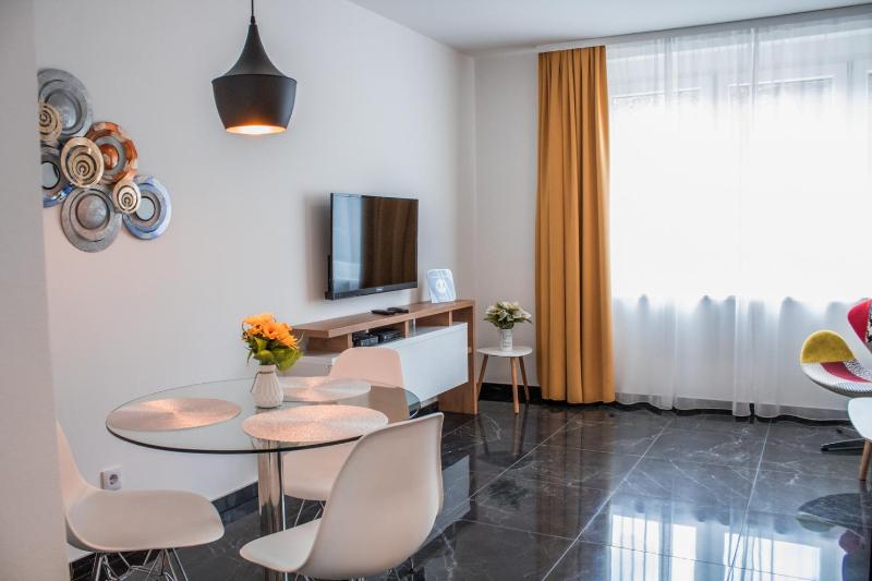 One-Bedroom Apartment image 2