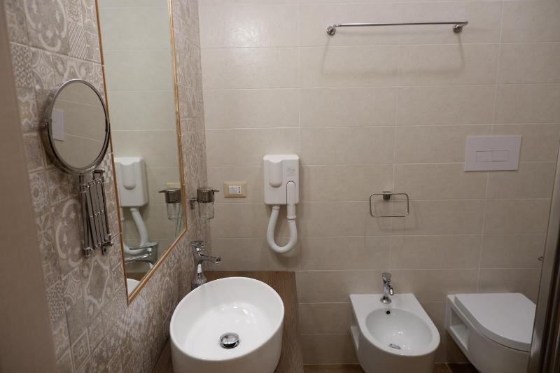 Superior Double Room image 3