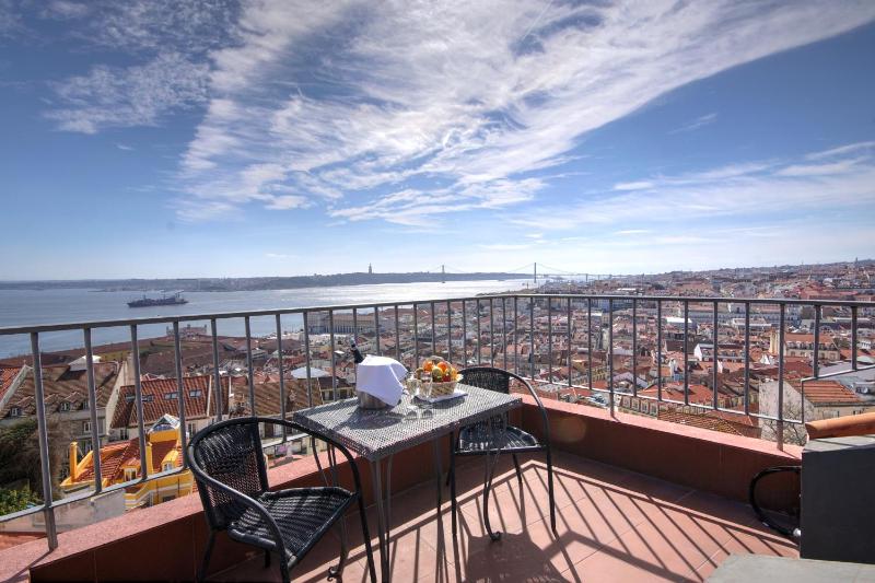 Luxury Attic Suite with Terrace Panoramic River, Castle and City View image 3