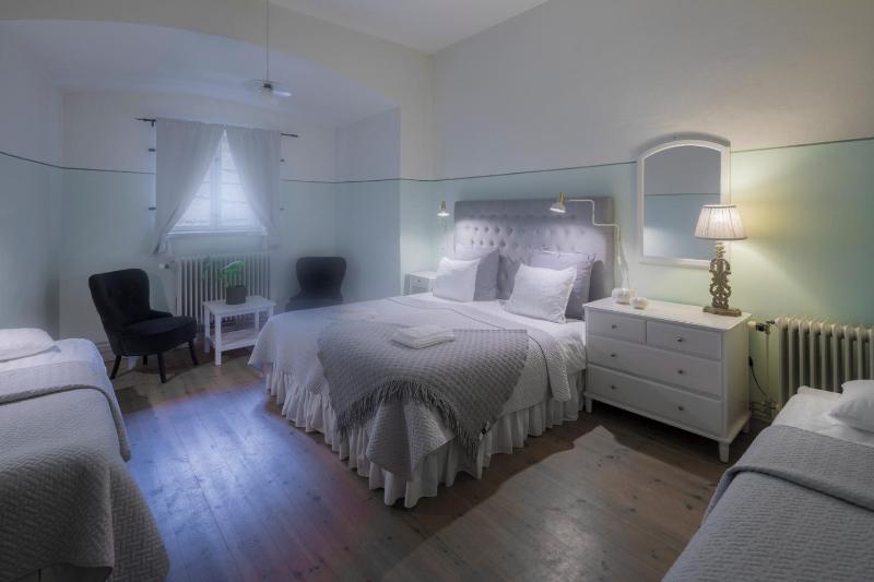 Family Room image 2