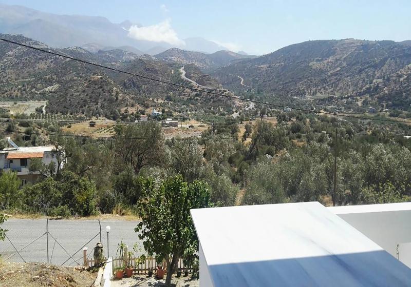 Two-Bedroom Apartment with Mountain View image 3
