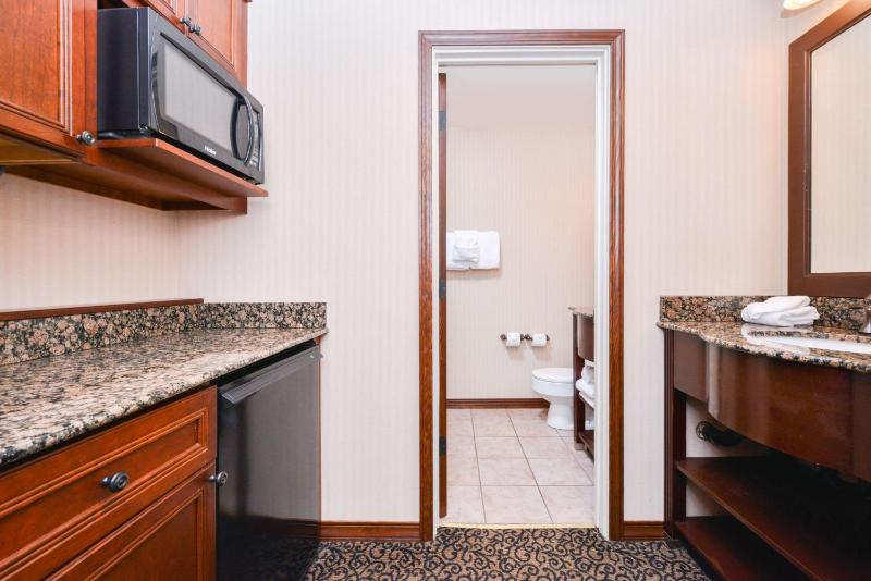 Deluxe Queen Room with Two Queen Beds image 2
