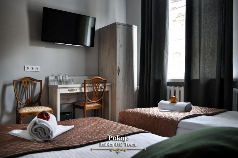 Deluxe Double or Twin Room image 4