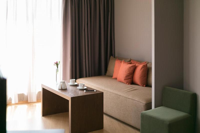 Deluxe Suite with Sea View image 2