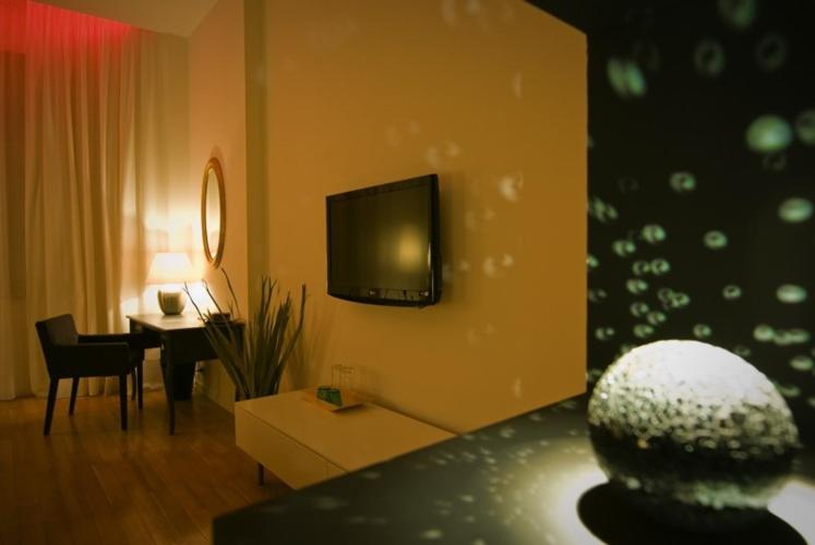 Double Room image 2