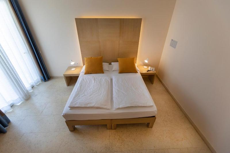 Standard Triple Room image 2