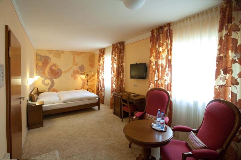 Double Room image 4