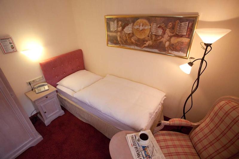 Single Room image 3