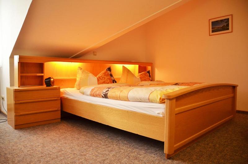 Double Room image 3